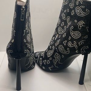 Bandanna sparkle heel ;